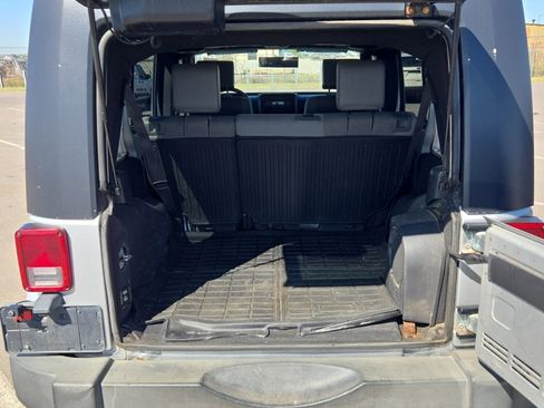 Used 2007 Jeep Wrangler Unlimited Sahara AWD/4WD image 11