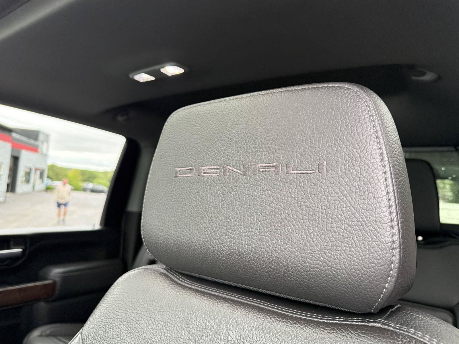 Used 2021 GMC Sierra 2500 Denali w/ Denali Ultimate Package AWD/4WD image 17