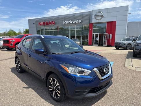 Used 2020 Nissan Kicks SV FWD image 1