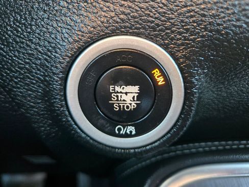 Used 2017 Dodge Challenger SXT image 31