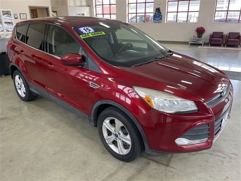 Used 2015 Ford Escape SE image 2