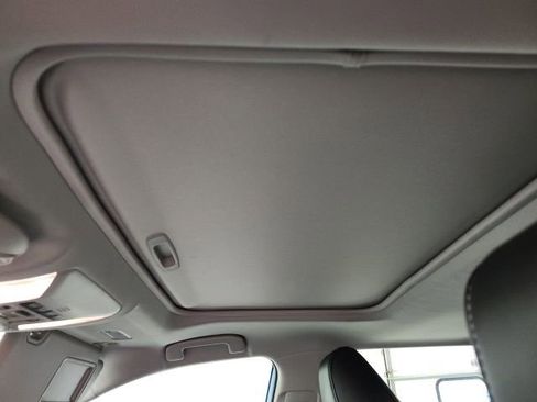 Used 2021 Toyota RAV4 XLE Premium image 16