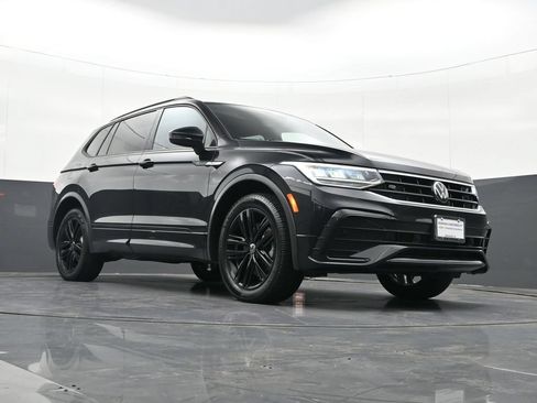 Used 2022 Volkswagen Tiguan SE R-Line FWD image 35