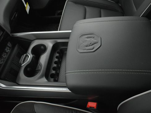 New 2026 RAM 1500 Laramie AWD/4WD image 31