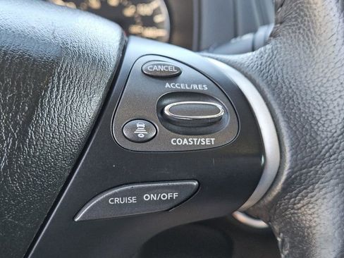 Used 2020 Nissan Pathfinder SV FWD image 18
