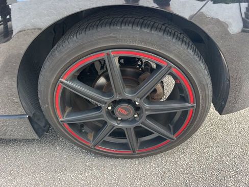 Used 2017 Hyundai Veloster Turbo R-Spec image 9