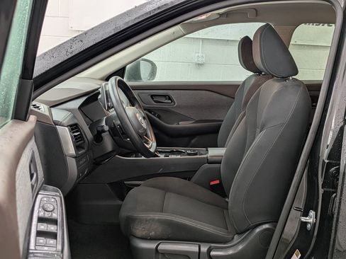 Used 2023 Nissan Rogue S image 3