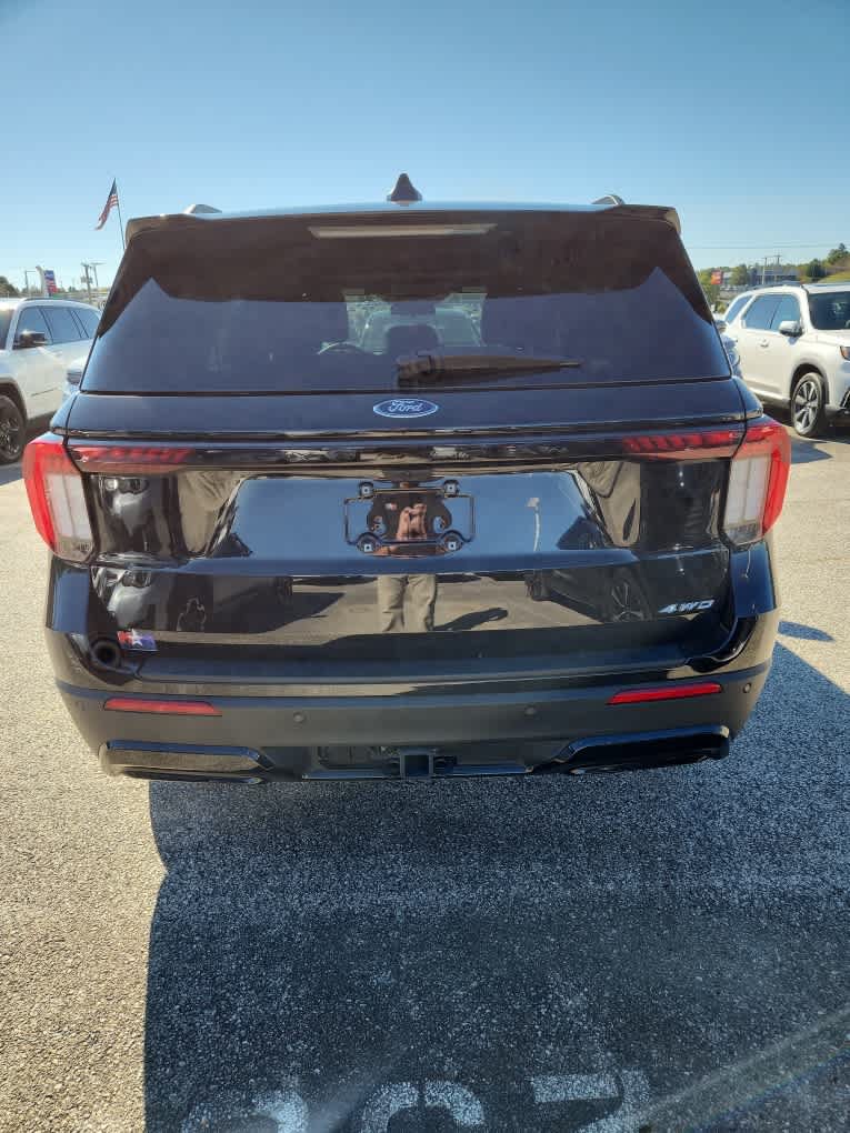 Used 2025 Ford Explorer ST-Line w/ ST-Line Street Pack AWD/4WD image 16