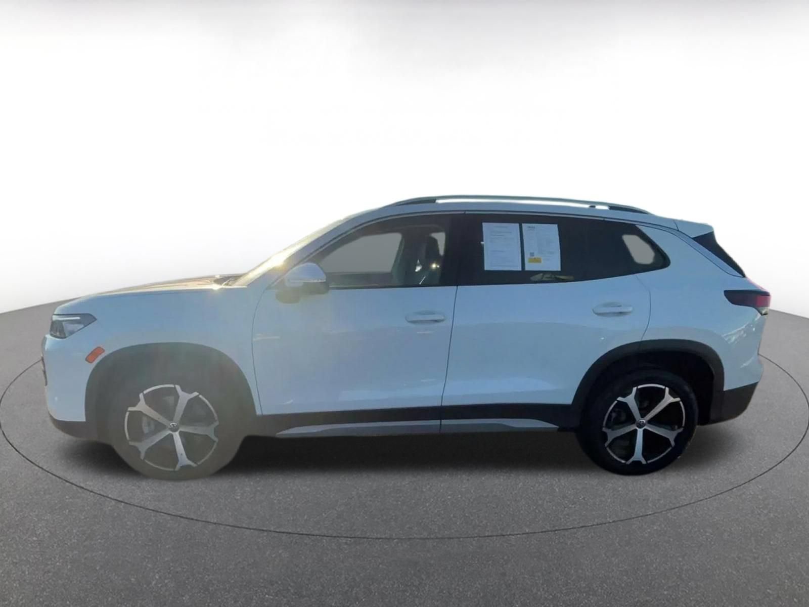 Used 2026 Volkswagen Tiguan SE AWD/4WD image 8