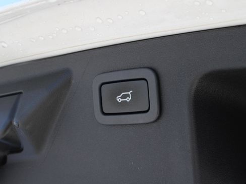 Used 2016 Land Rover Discovery Sport HSE image 10