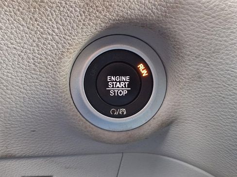 Used 2021 Chrysler Pacifica Touring-L image 23