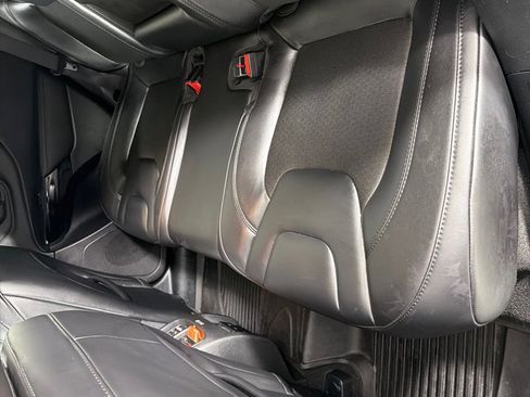 Used 2020 Jeep Cherokee Latitude Plus FWD image 19