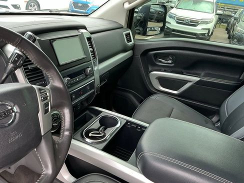 Used 2017 Nissan Titan PRO-4X image 16