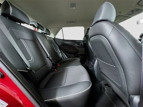 Used 2025 Hyundai Venue Limited image 28