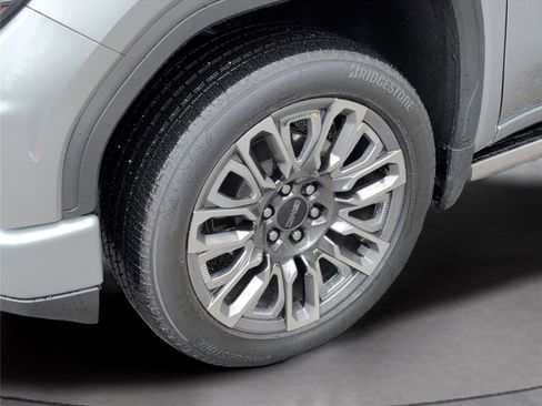 Used 2024 GMC Sierra 1500 Denali Ultimate image 12