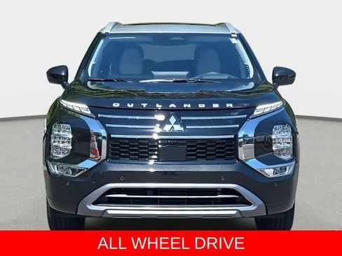 Used 2025 Mitsubishi Outlander AWD image 2