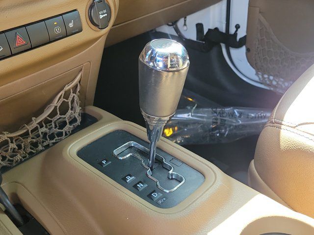Used 2013 Jeep Wrangler Unlimited Sahara w/ Connectivity Group AWD/4WD image 27