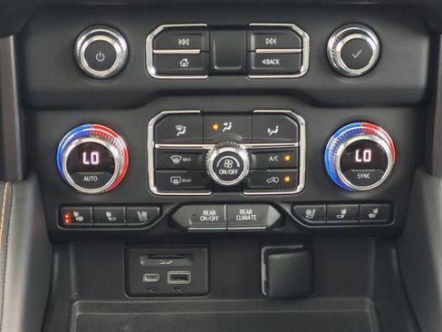 Used 2021 GMC Yukon XL AT4 w/ Rear Media and Nav Package AWD/4WD image 17