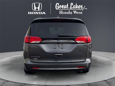 Used 2020 Chrysler Voyager Lxi image 4