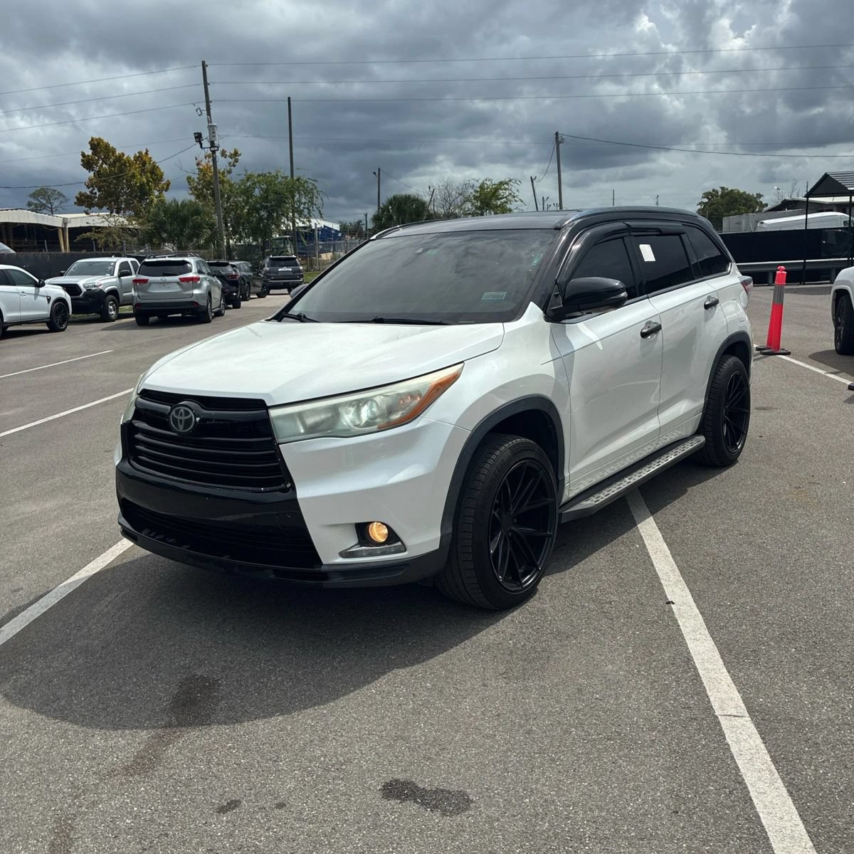 Used 2016 Toyota Highlander Limited w/ Driver Technology Package FWD image 1