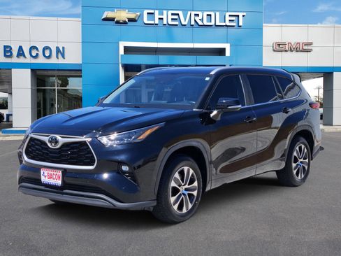Used 2023 Toyota Highlander XLE FWD image 1
