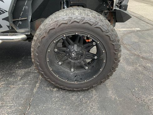Used 2016 Jeep Wrangler Unlimited Rubicon w/ Connectivity Group AWD/4WD image 7