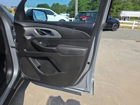 Used 2023 Chevrolet Traverse LT FWD image 49