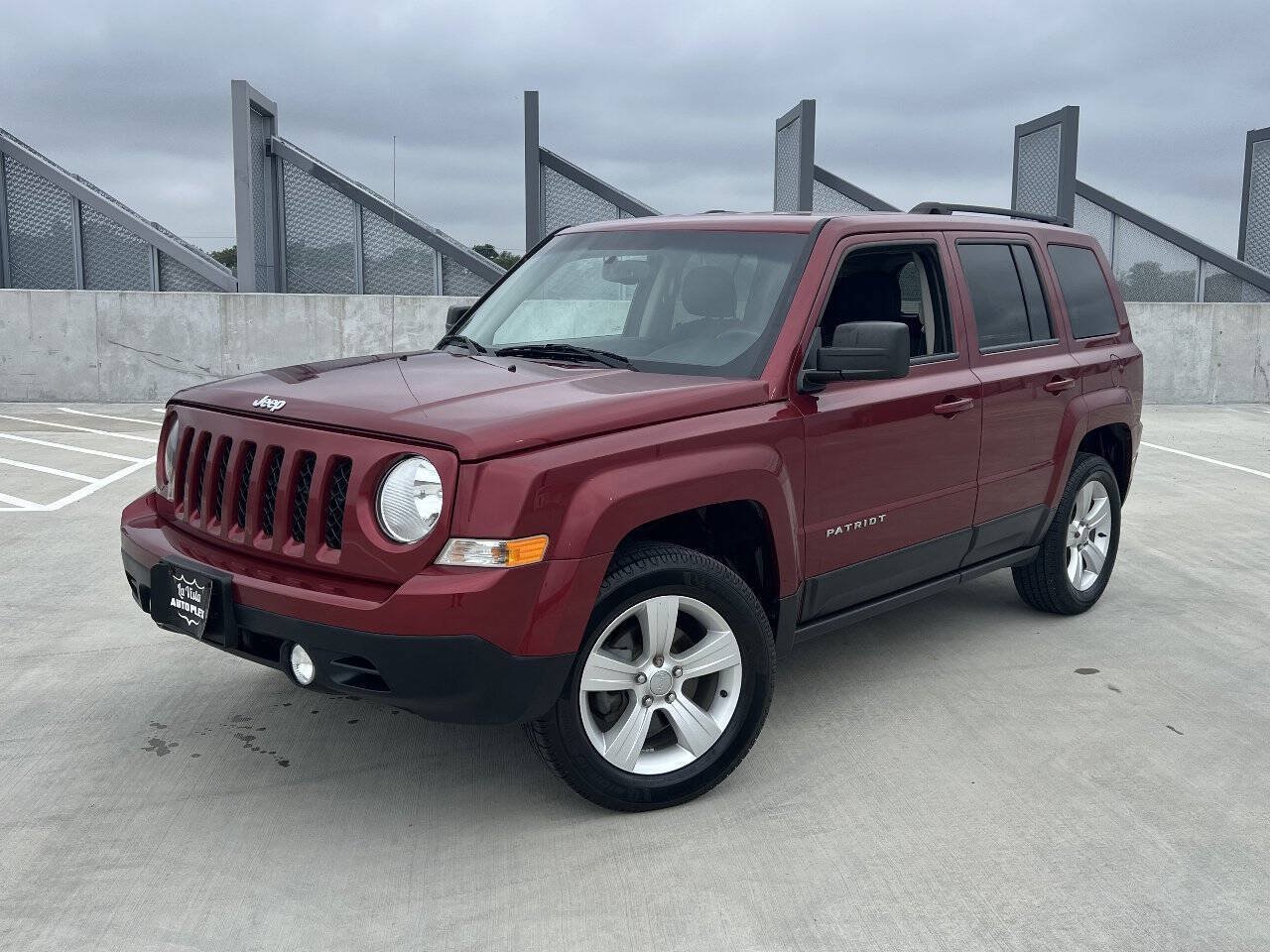 Used 2016 Jeep Patriot Latitude AWD/4WD image 2