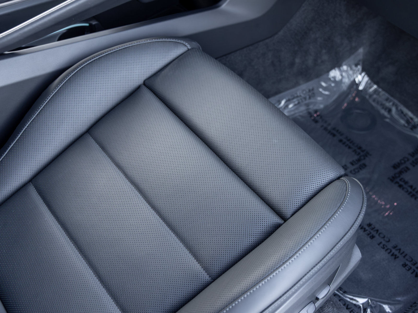 Certified 2025 Porsche Macan 4S Electric AWD/4WD image 60
