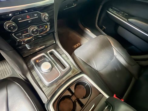 Used 2017 Chrysler 300 Limited image 26