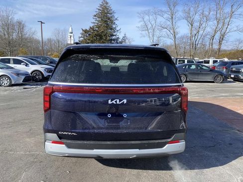 New 2026 Kia Carnival EX image 4