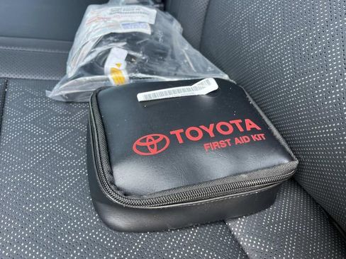 Used 2025 Toyota Tundra Limited AWD/4WD image 21