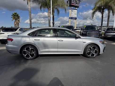 Used 2020 Volkswagen Passat 2.0T R-Line image 11
