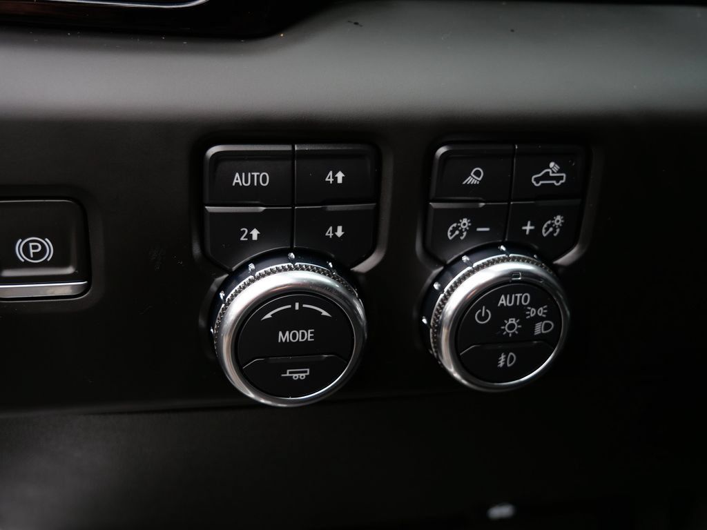 Certified 2024 GMC Sierra 1500 AT4 w/ AT4 Preferred Package AWD/4WD image 17