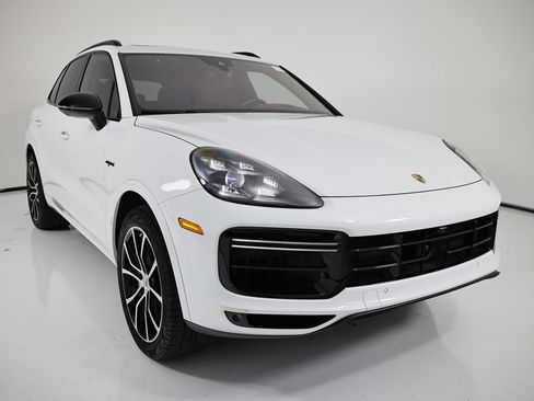 Certified 2023 Porsche Cayenne Turbo S AWD/4WD image 9