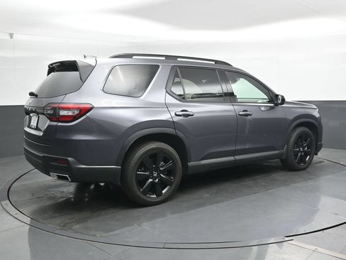 Used 2025 Honda Pilot Black Edition image 2