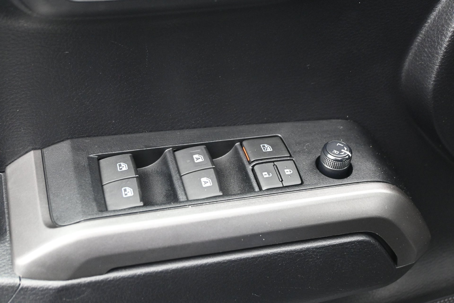 Used 2021 Toyota Tacoma Limited AWD/4WD image 18