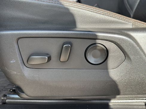 Used 2024 Chevrolet Tahoe High Country image 13