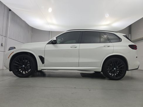 Used 2025 BMW X5 sDrive40i w/ M Sport Package RWD image 2