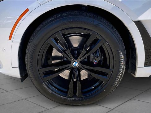 Used 2022 BMW X7 M50i image 10