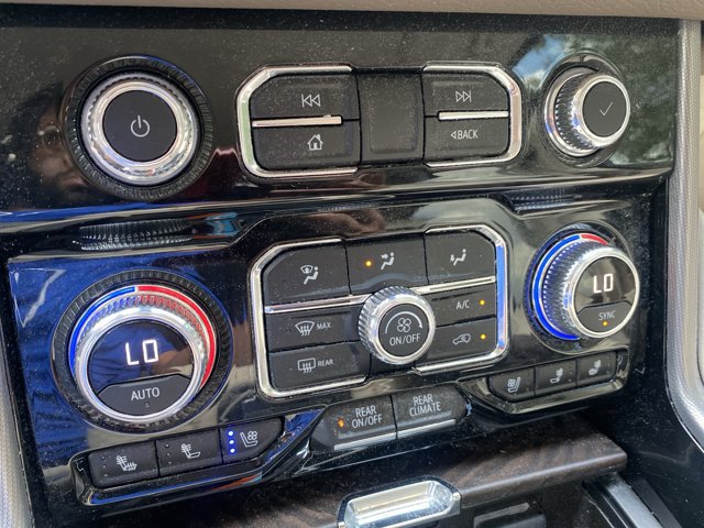 Used 2024 GMC Yukon XL Denali AWD/4WD image 32