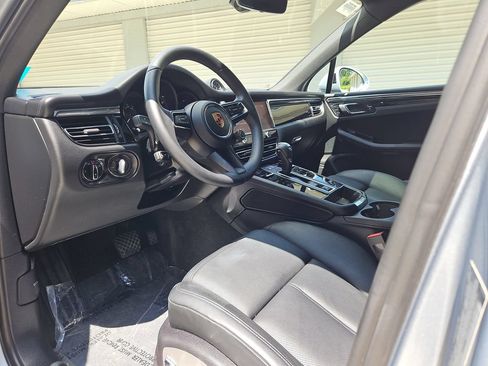 Certified 2026 Porsche Macan AWD/4WD image 4