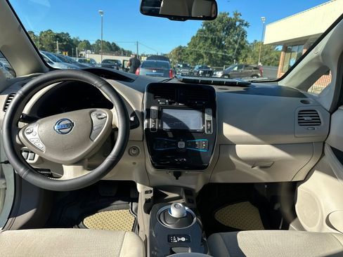 Used 2012 Nissan Leaf SV image 14