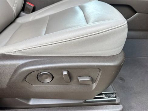 Used 2024 Chevrolet Suburban LT image 24