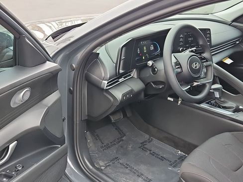 New 2026 Hyundai Elantra SE FWD image 10