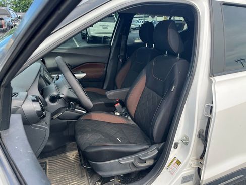Used 2018 Nissan Kicks SR w/ Exterior Package FWD image 20