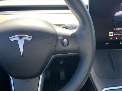 Used 2023 Tesla Model Y Long Range AWD/4WD image 25