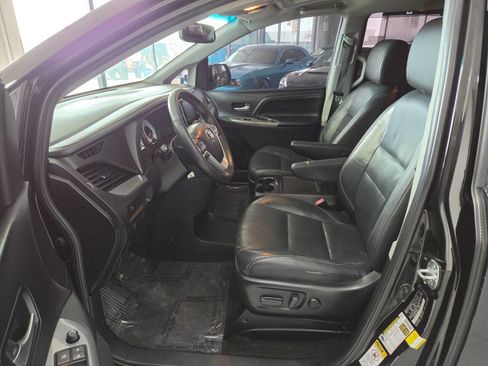 Used 2015 Toyota Sienna SE image 14