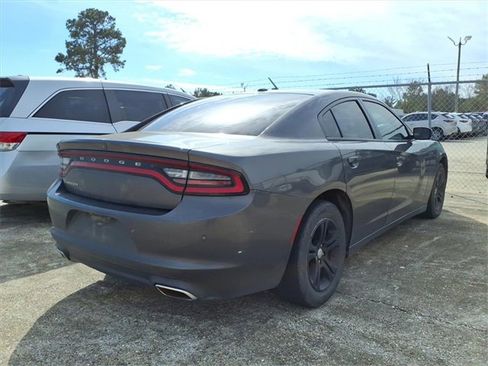 Used 2019 Dodge Charger SXT w/ Driver Confidence Group image 2