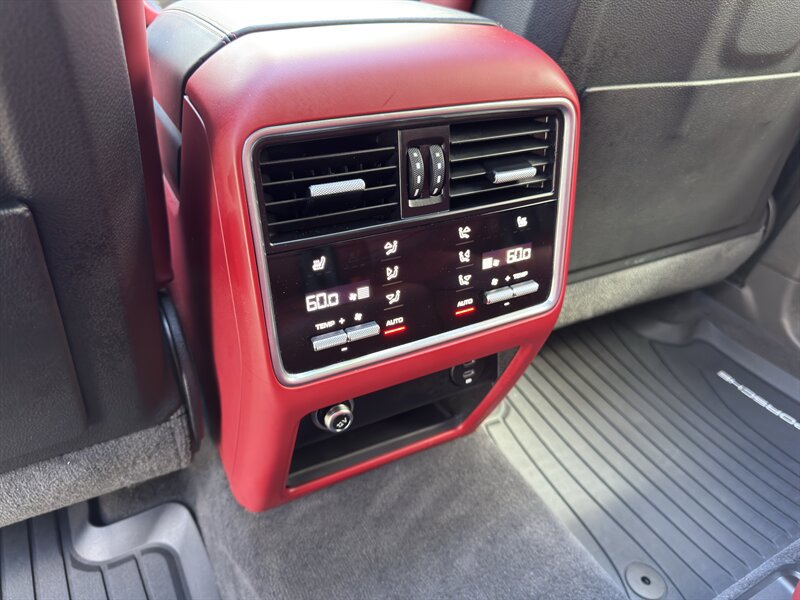 Used 2022 Porsche Cayenne GTS AWD/4WD image 26